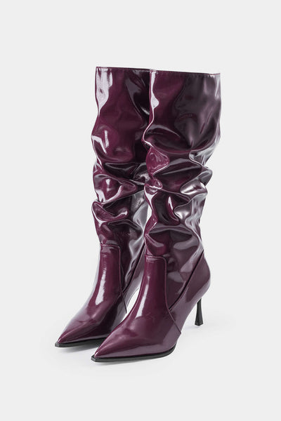 Botas de Cuero Sintético con Pliegues y Punta Afila.