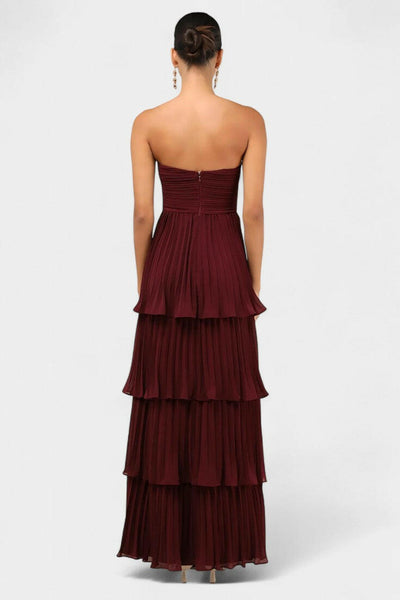 June Vestido con Volantes y Escote Corazón.