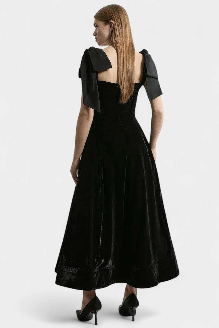 Ajla Vestido Midi de Terciopelo sin Tirantes con Lazo.