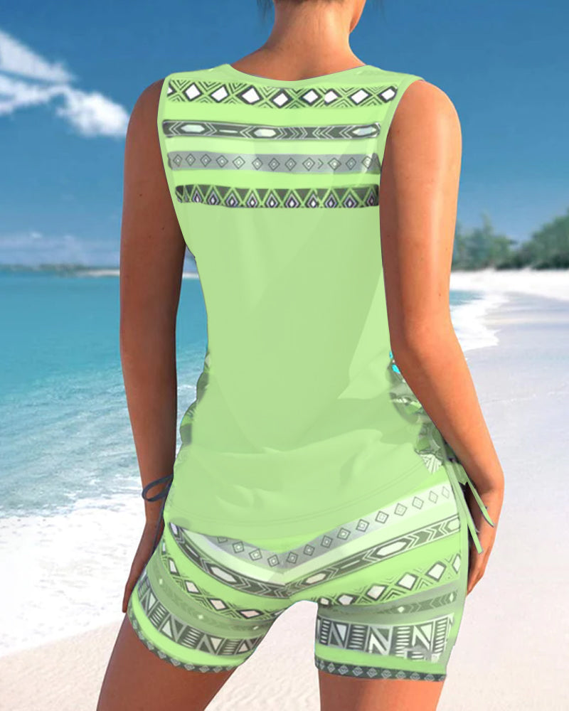Tankinis con cuello en V y estampado geométrico.