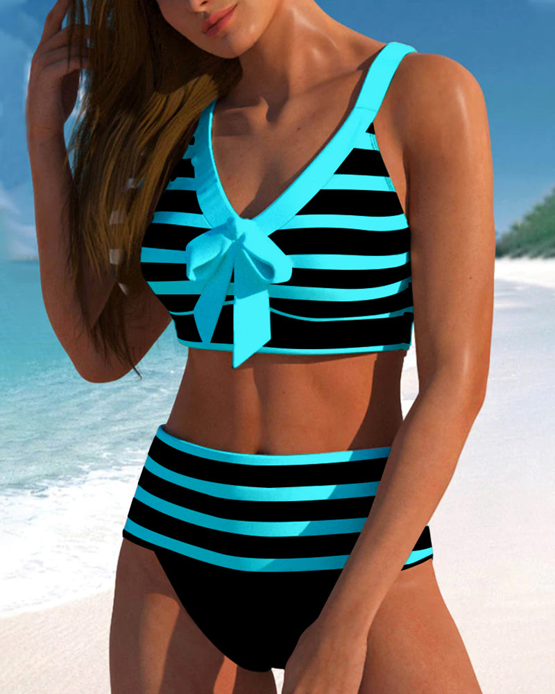 Bikinis de cintura alta a rayas.