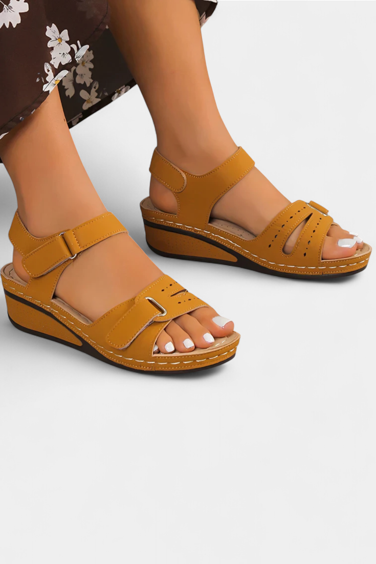Jenna Sandalias Elegantes con Tiras y Hebilla Ajustable.
