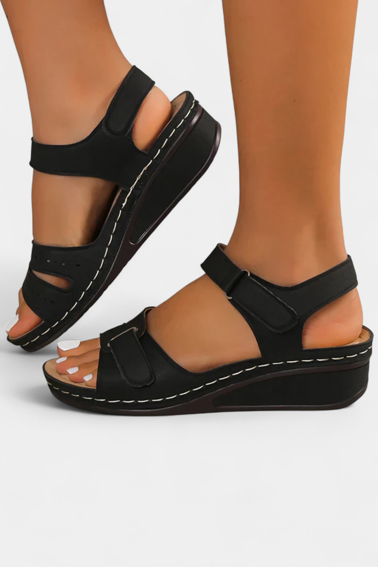 Jenna Sandalias Elegantes con Tiras y Hebilla Ajustable.