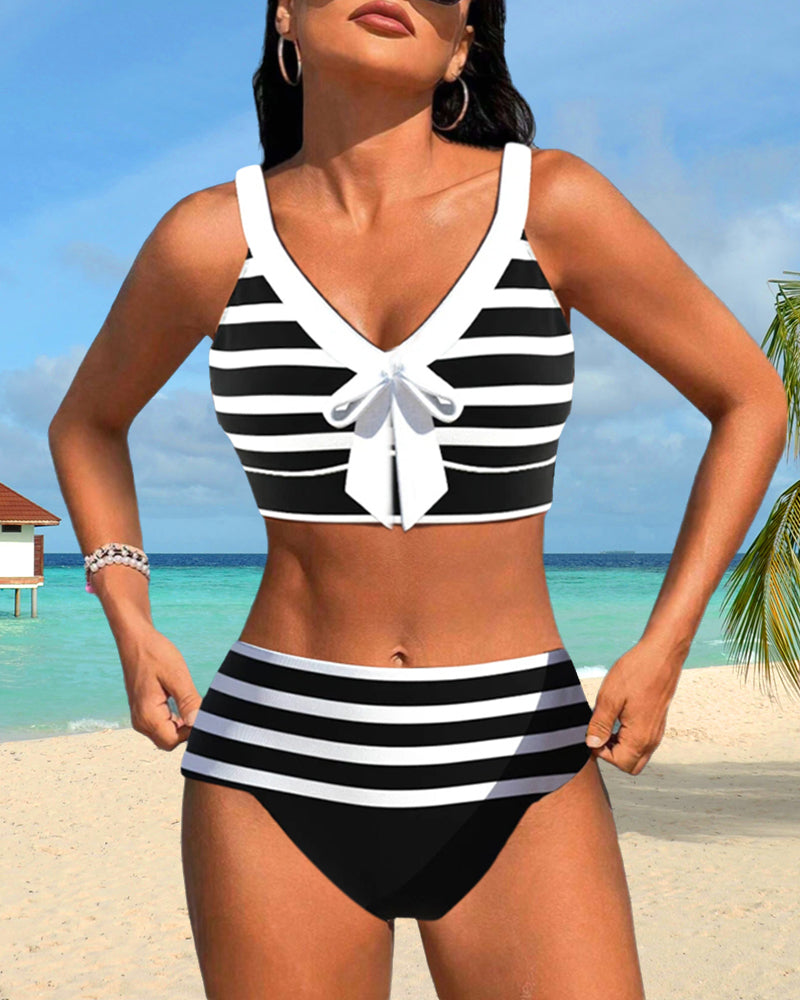 Bikinis de cintura alta a rayas.