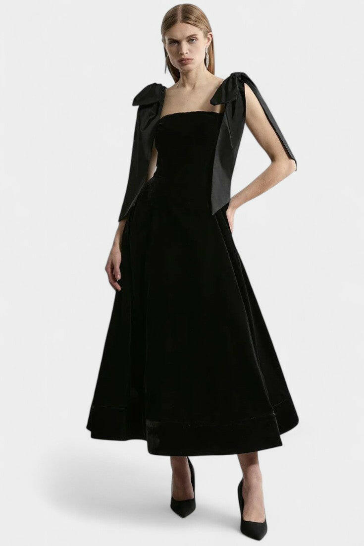 Ajla Vestido Midi de Terciopelo sin Tirantes con Lazo.