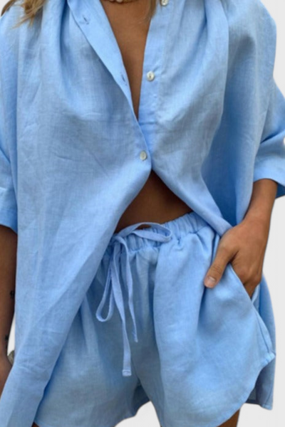 Anika Conjunto de Dos Piezas con Camisa de Botones y Pantalones Cortos con Cuerda.