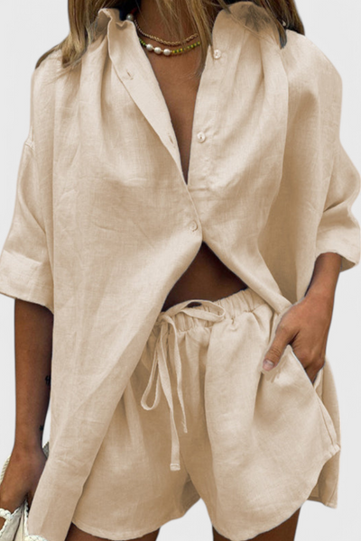 Anika Conjunto de Dos Piezas con Camisa de Botones y Pantalones Cortos con Cuerda.