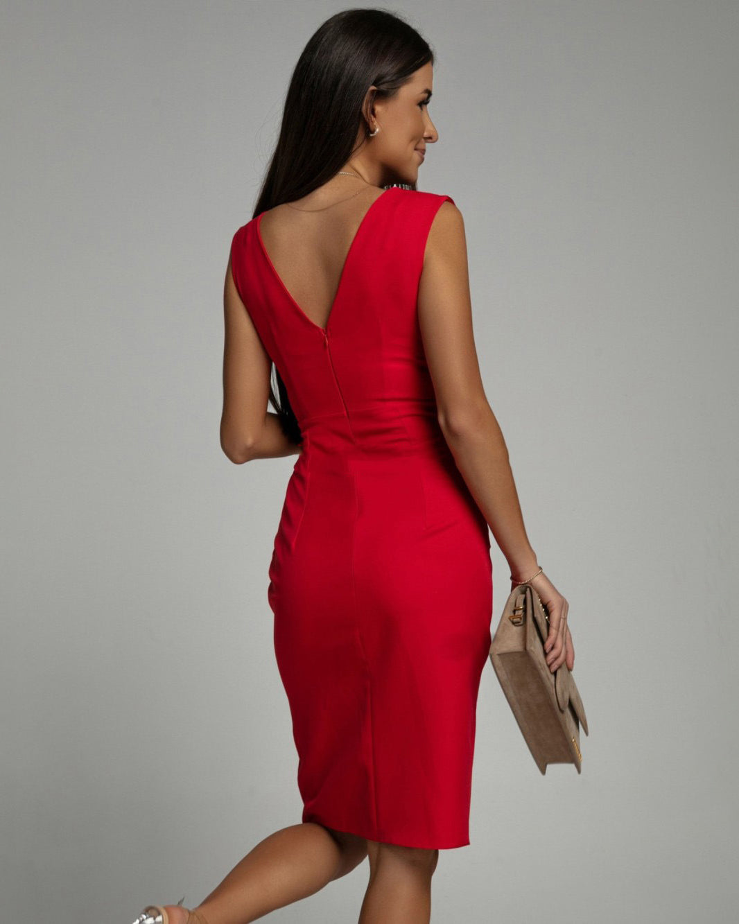Florina | Vestido ajustado con escote en V y abertura.