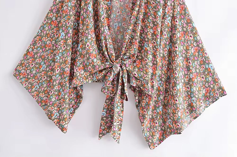 ODÉLIA – Bohemisk kimono-blus med knytfront &amp; V-ringing