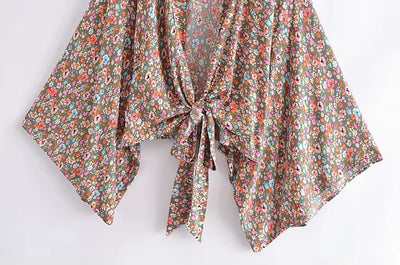 ODÉLIA – Bohemisk kimono-blus med knytfront &amp; V-ringing
