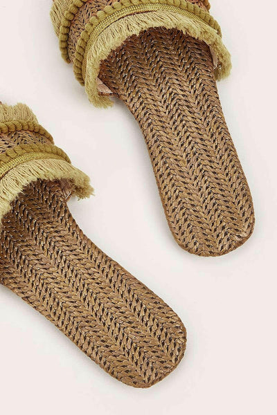 Zapatillas con Flecos.