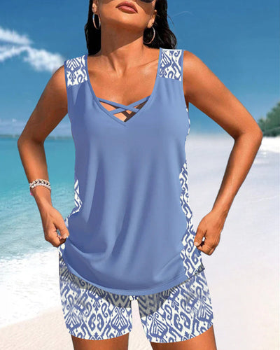 Tankinis con cuello en V y estampado geométrico.