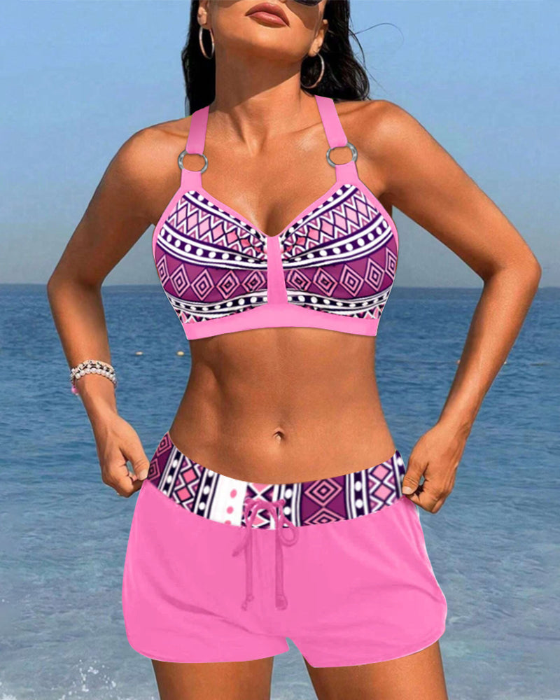 Bikinis de cintura alta con estampado geométrico.
