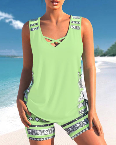 Tankinis con cuello en V y estampado geométrico.