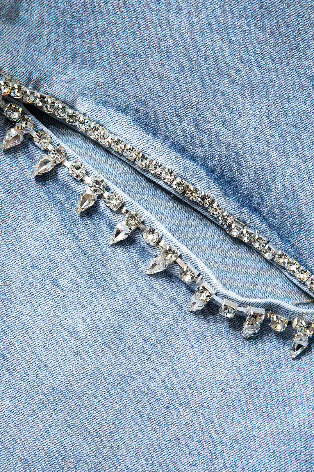 Evian Jeans Ripped Straight-Leg con Rhinestones.