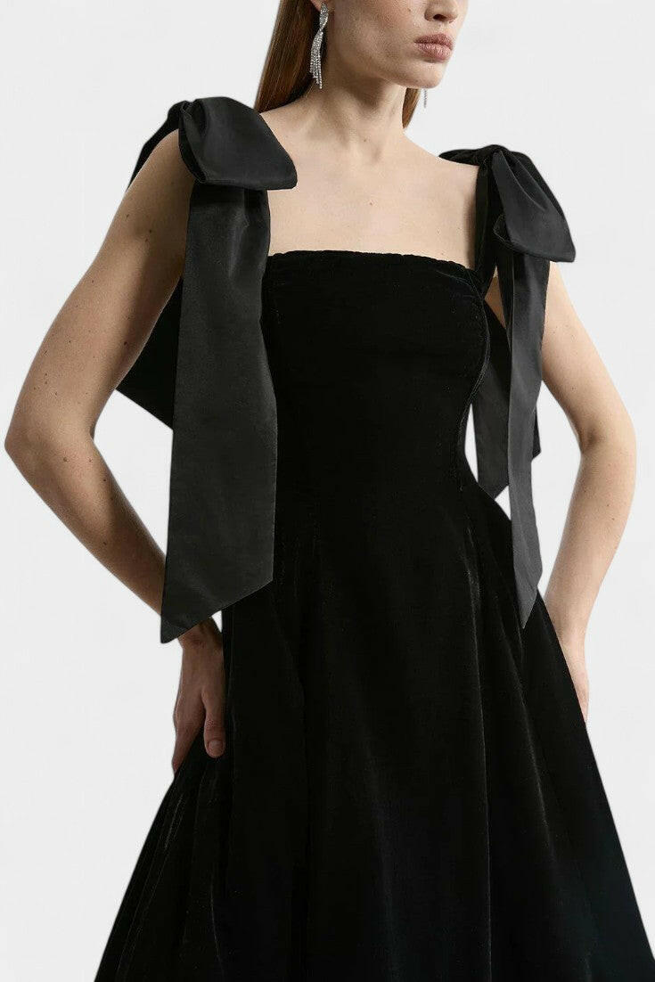 Ajla Vestido Midi de Terciopelo sin Tirantes con Lazo.