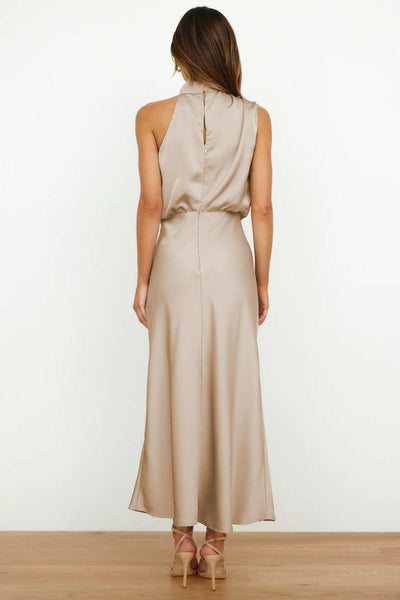 Valeria™ | Vestido Largo de Satén con Cuello Halter.