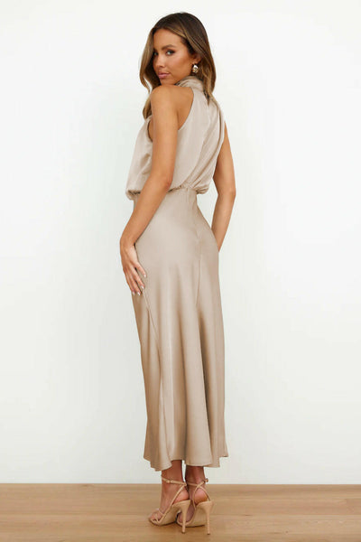 Valeria™ | Vestido Largo de Satén con Cuello Halter.