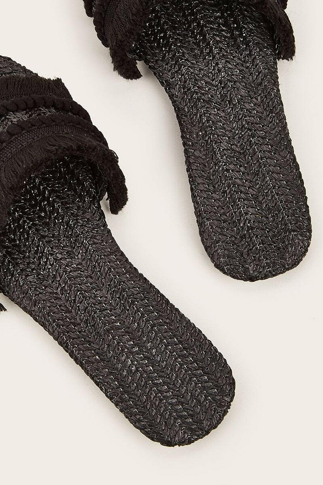 Zapatillas con Flecos.