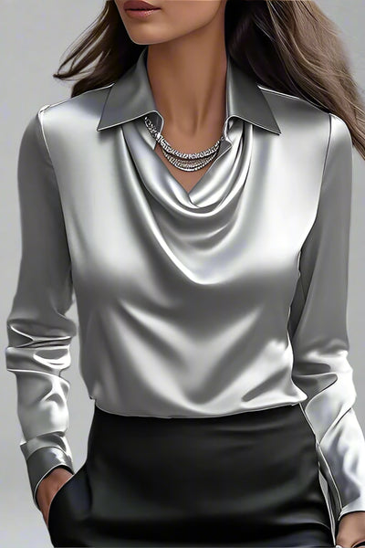 CARMINA | ELEGANTE BLUSA DE SATÉN CON ESCOTE DRAPEADO.
