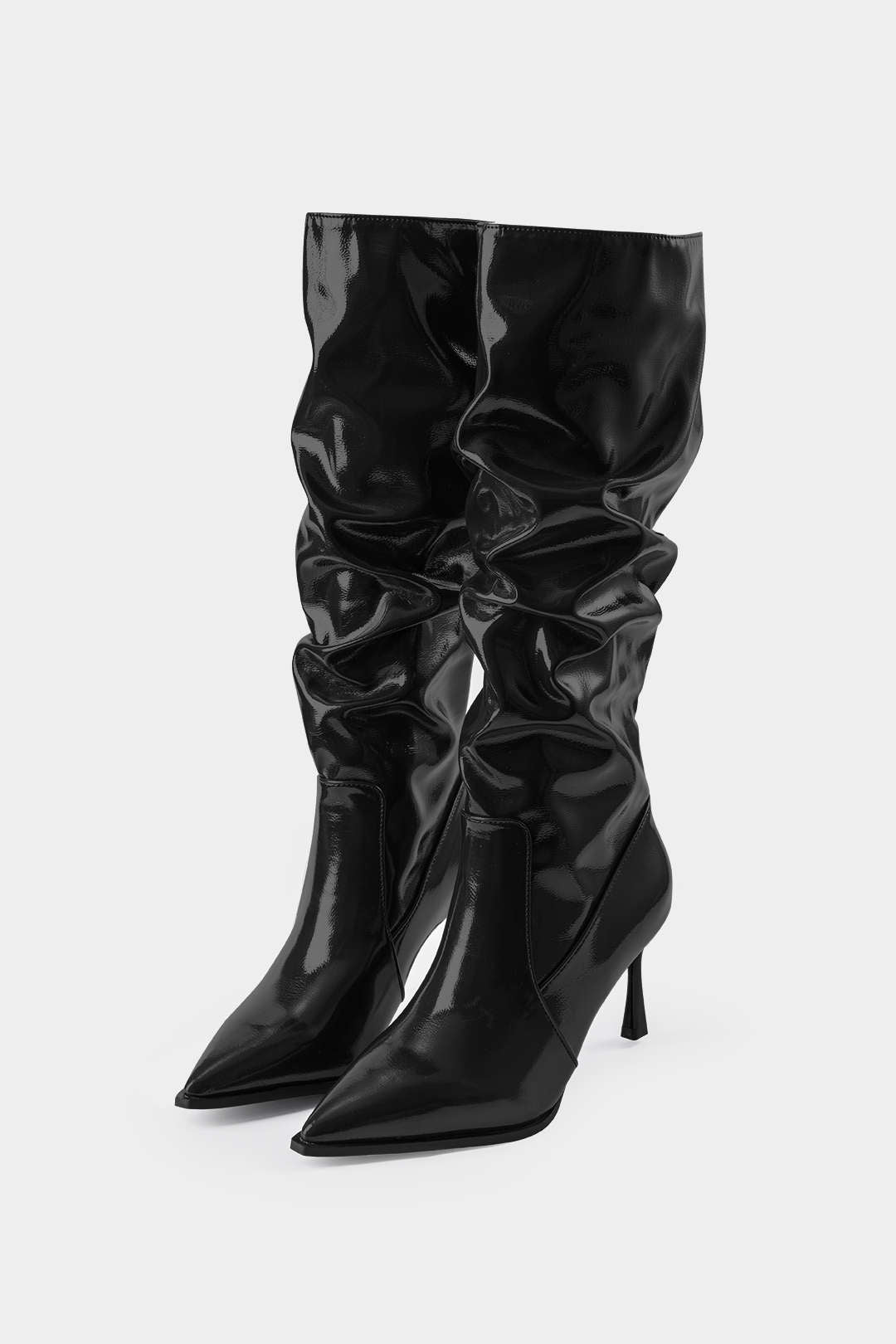 Botas de Cuero Sintético con Pliegues y Punta Afila.