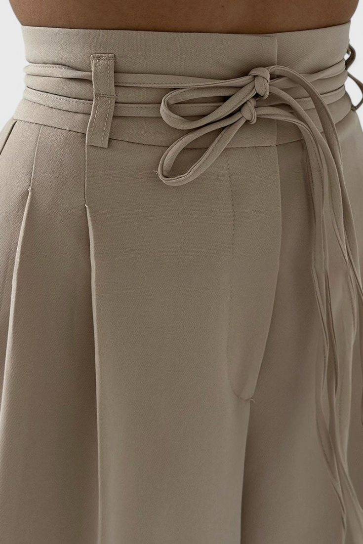 Sophie Pantalones de pierna ancha con cordones.