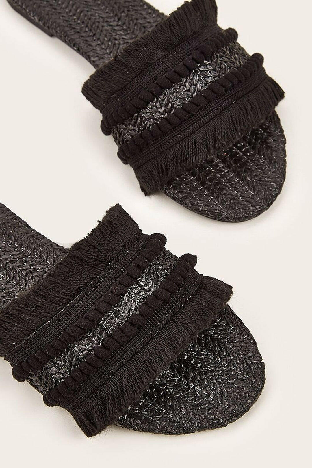 Zapatillas con Flecos.