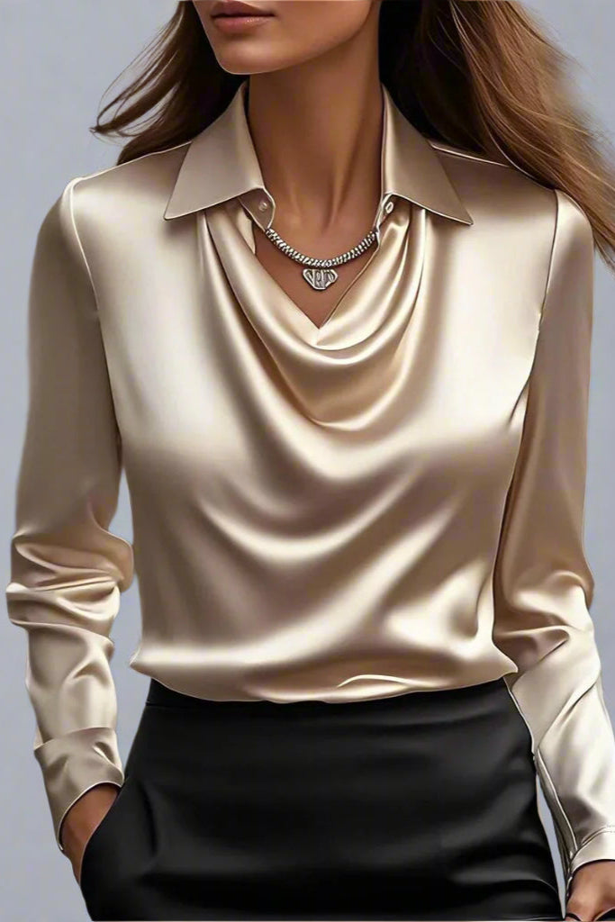 CARMINA | ELEGANTE BLUSA DE SATÉN CON ESCOTE DRAPEADO.