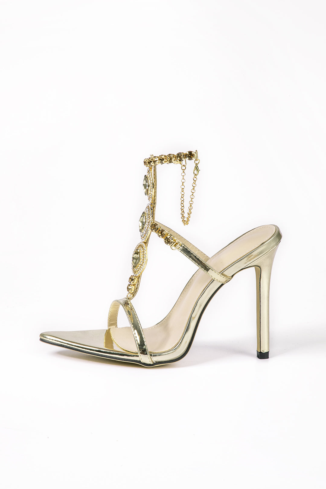 Tacones Altos con Punta de Strass.