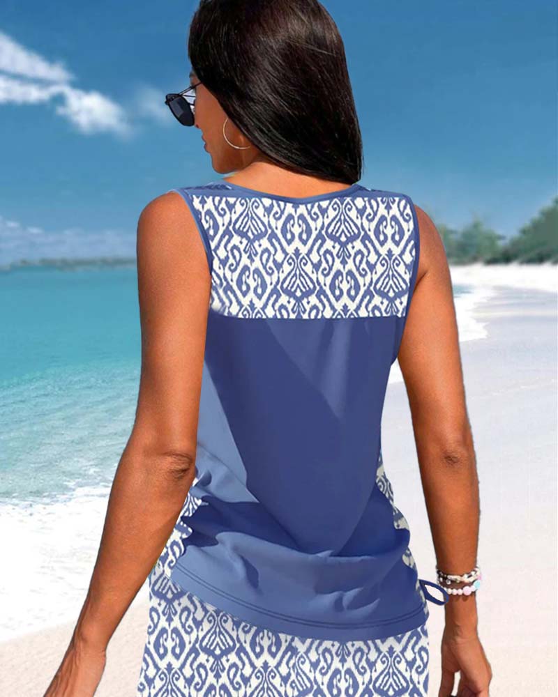 Tankinis con cuello en V y estampado geométrico.