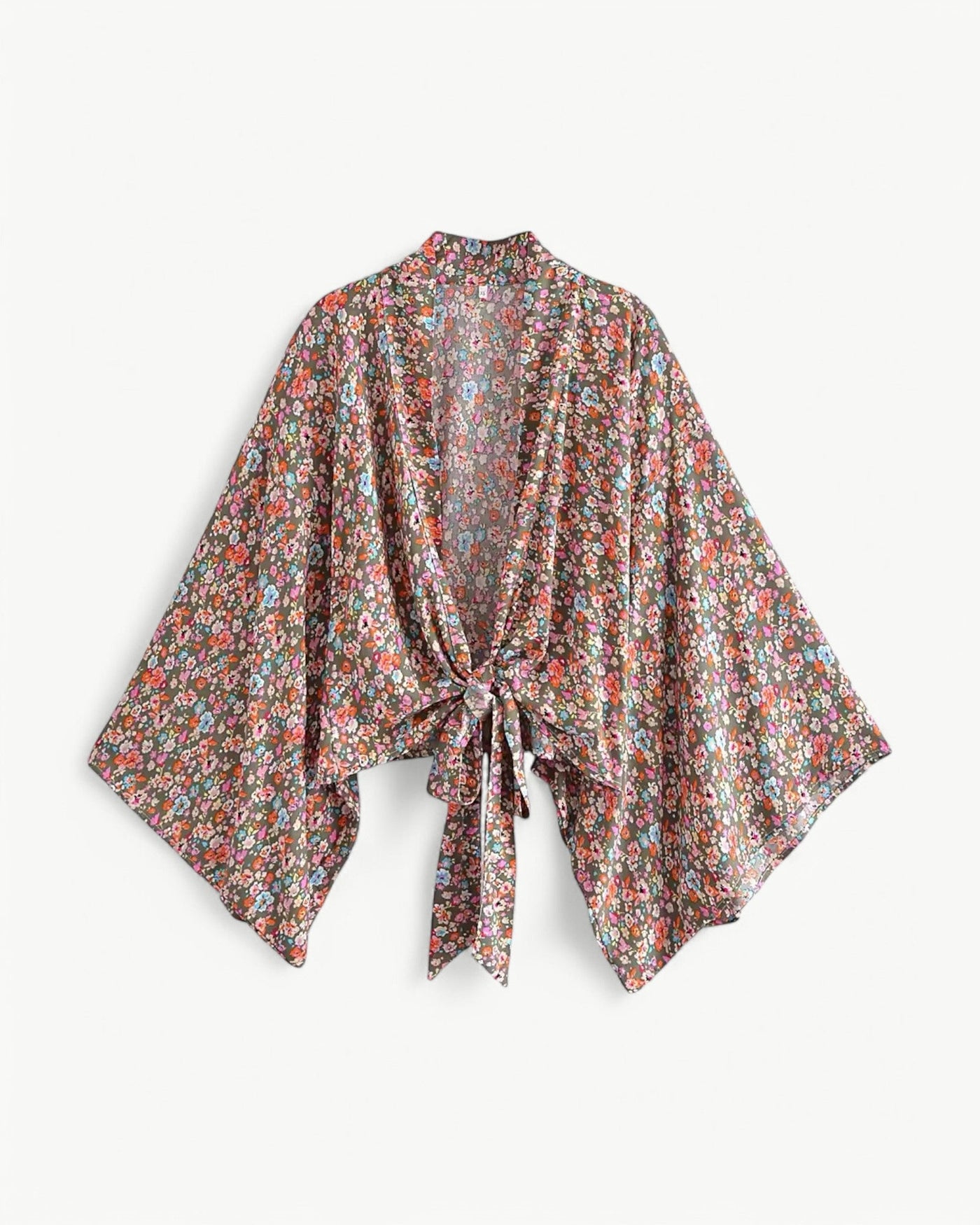 ODÉLIA – Bohemisk kimono-blus med knytfront &amp; V-ringing