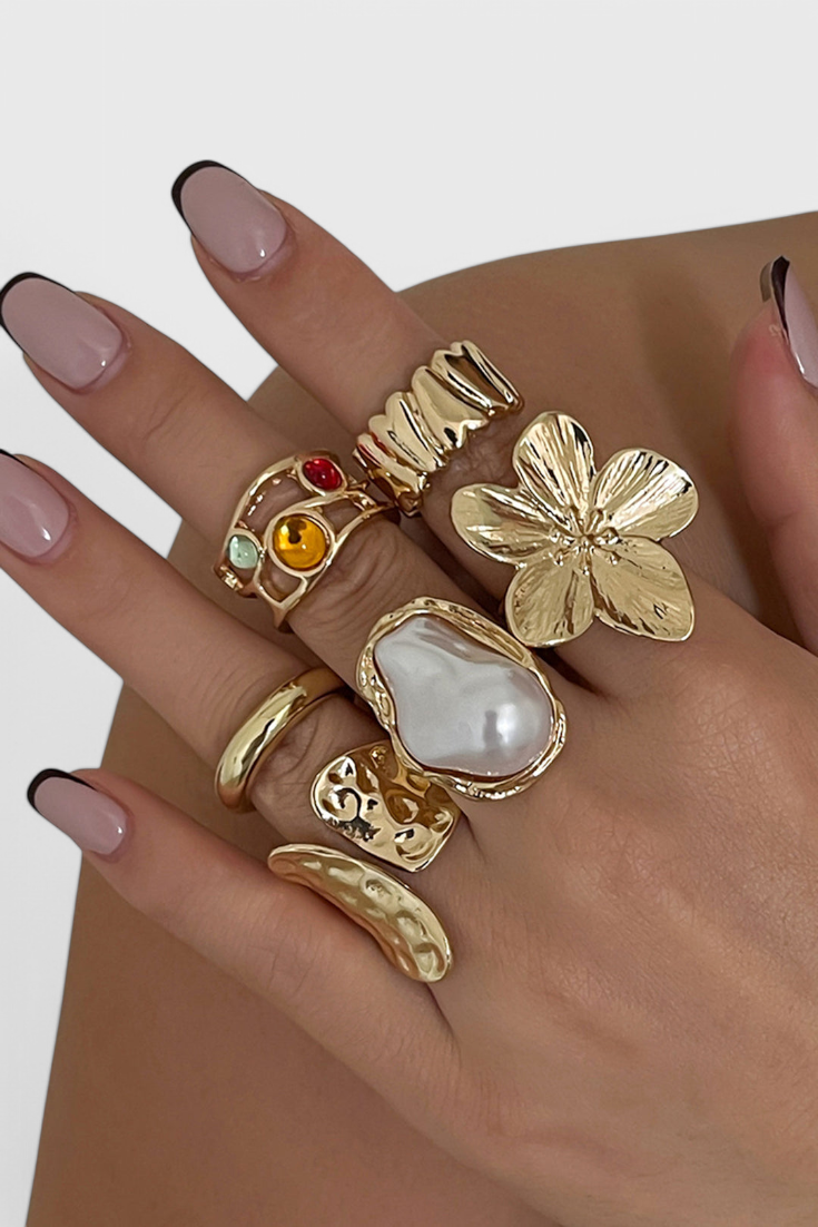 Anillo Abierto en Forma de Flor Líquida de Perla.