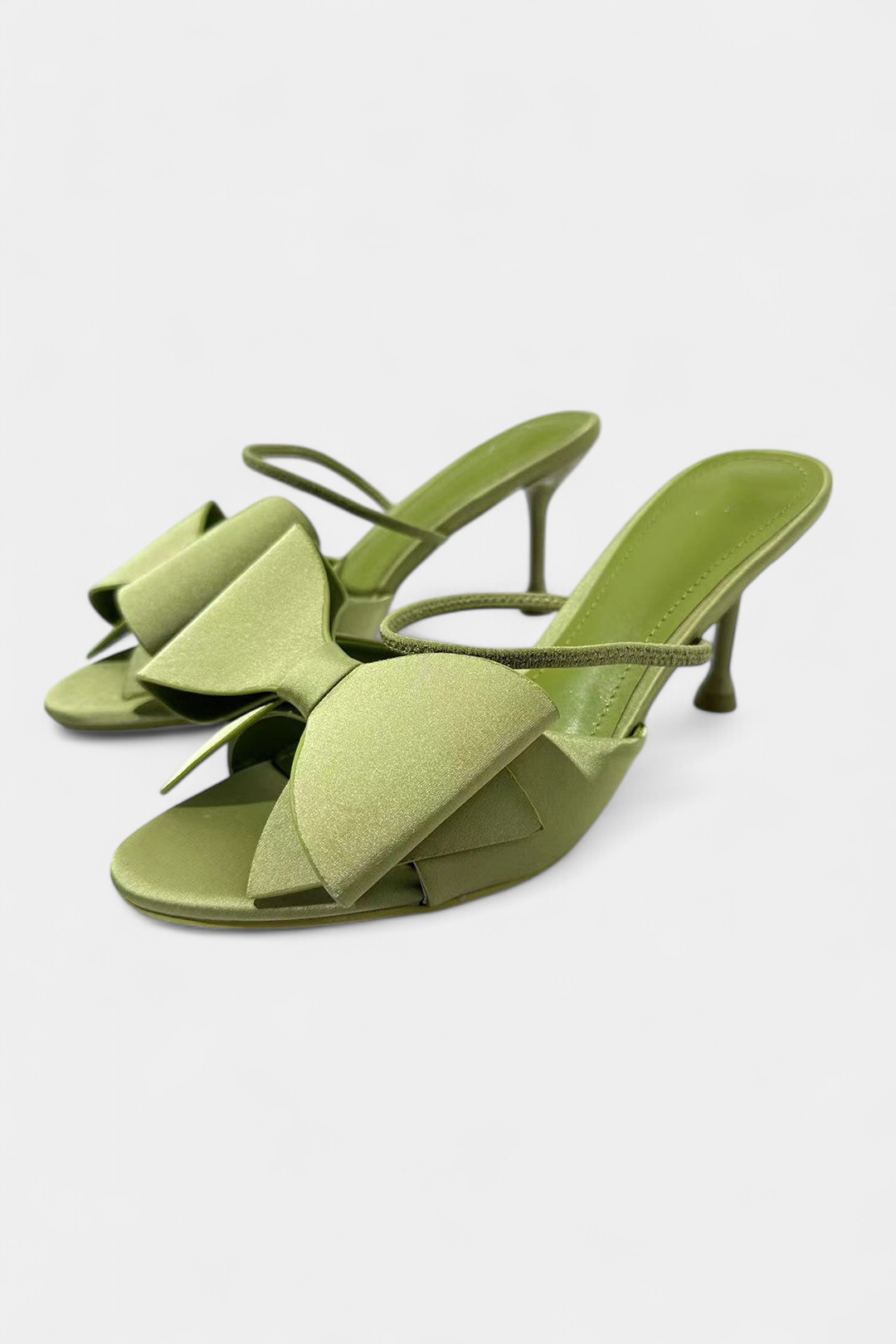Tacones Puntiagudos de Cuero Sintético.