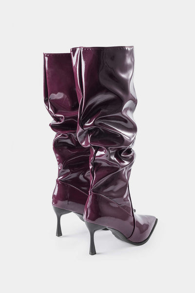 Botas de Cuero Sintético con Pliegues y Punta Afila.