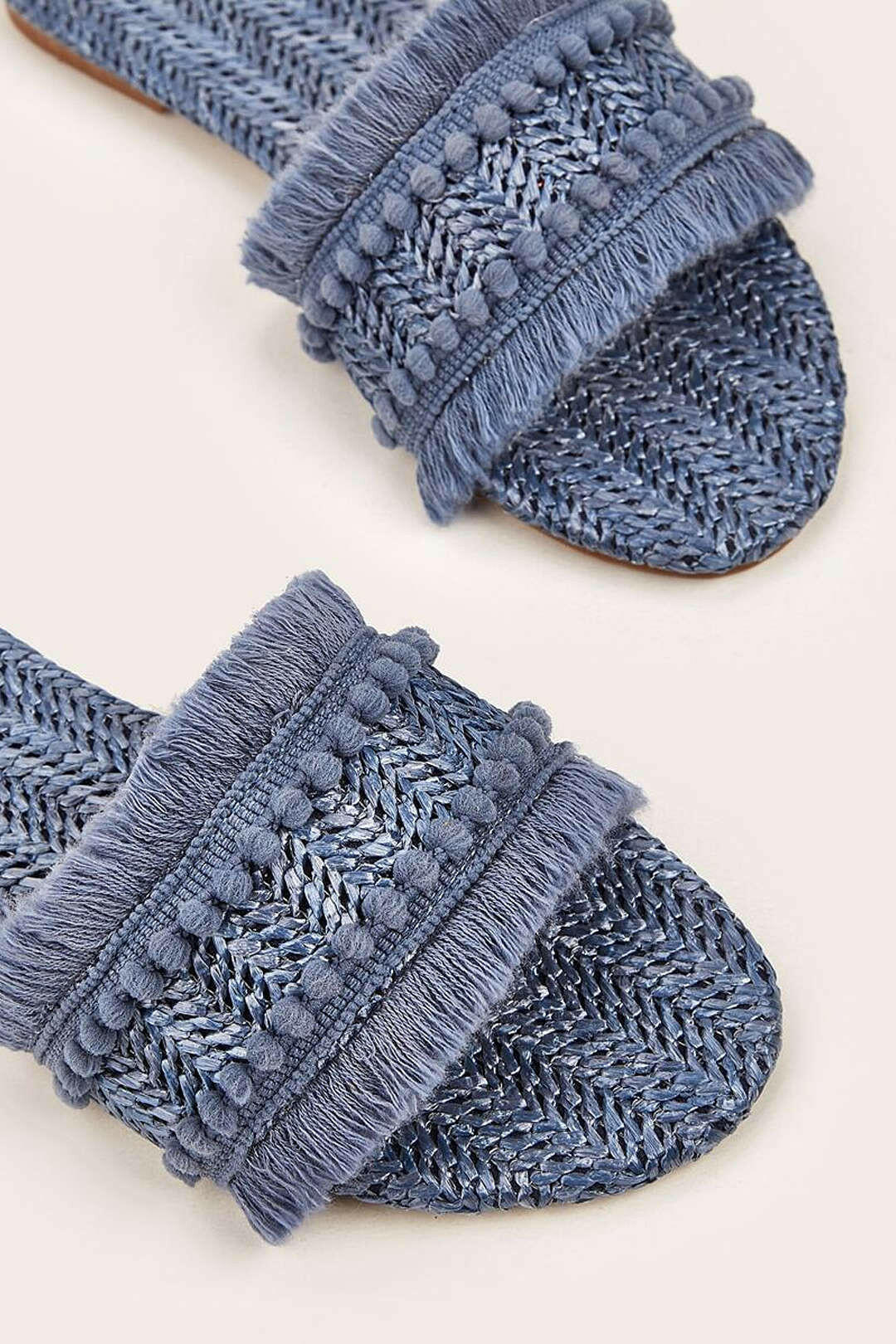 Zapatillas con Flecos.