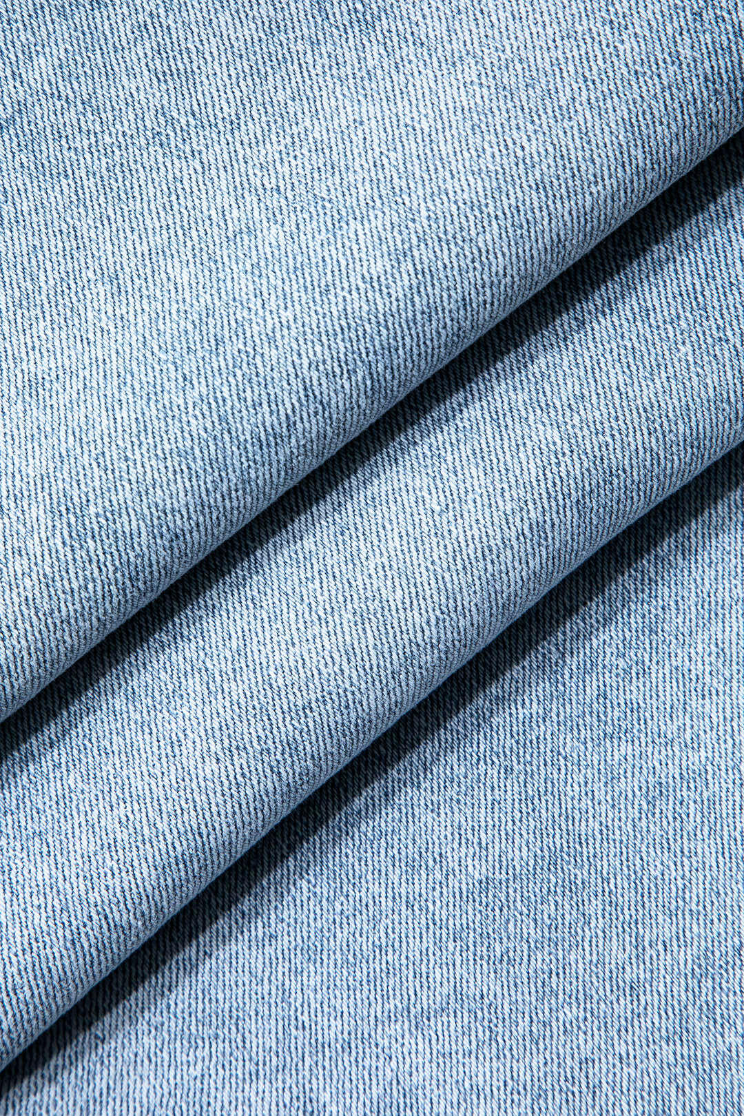 Effie Jeans Ripped Straight-Leg con Rhinestones.