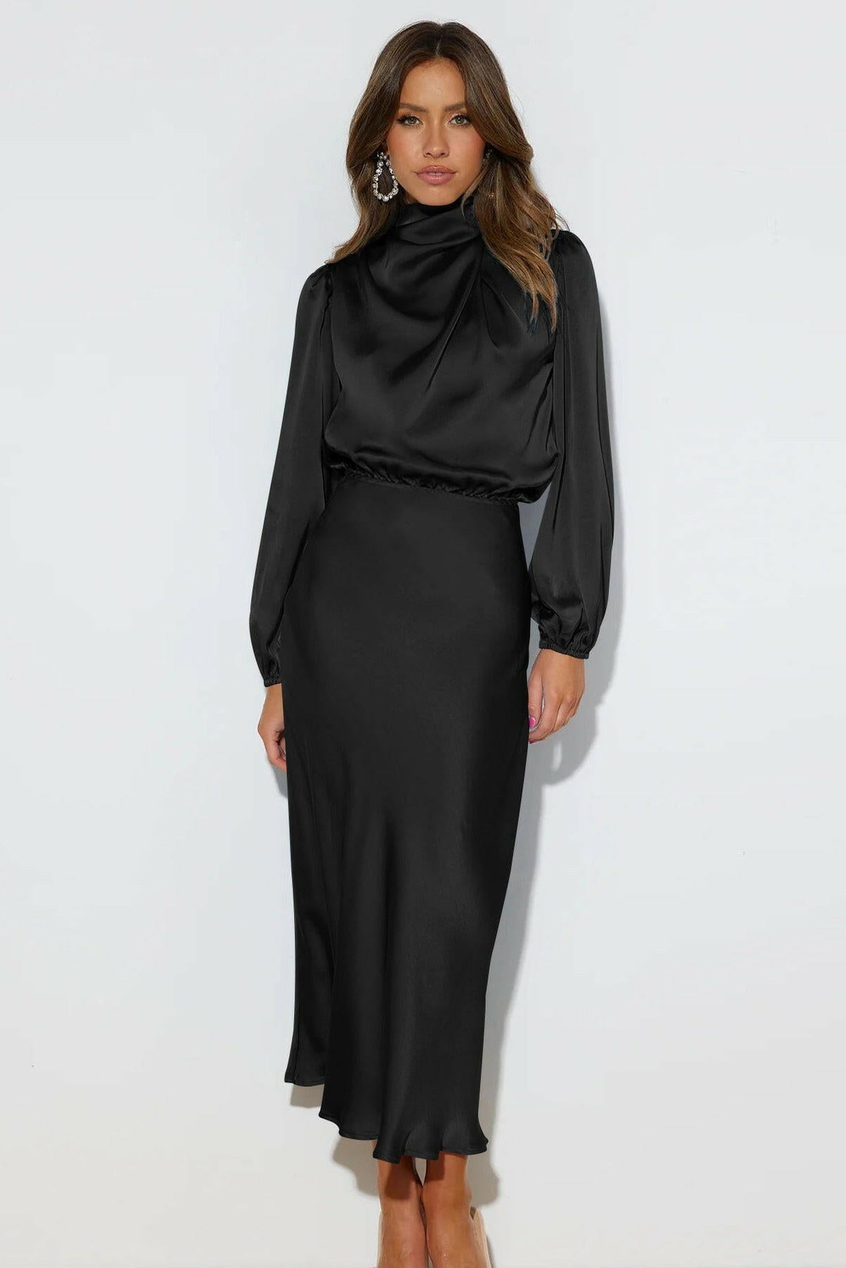 Isabella | Elegante vestido midi de satén.