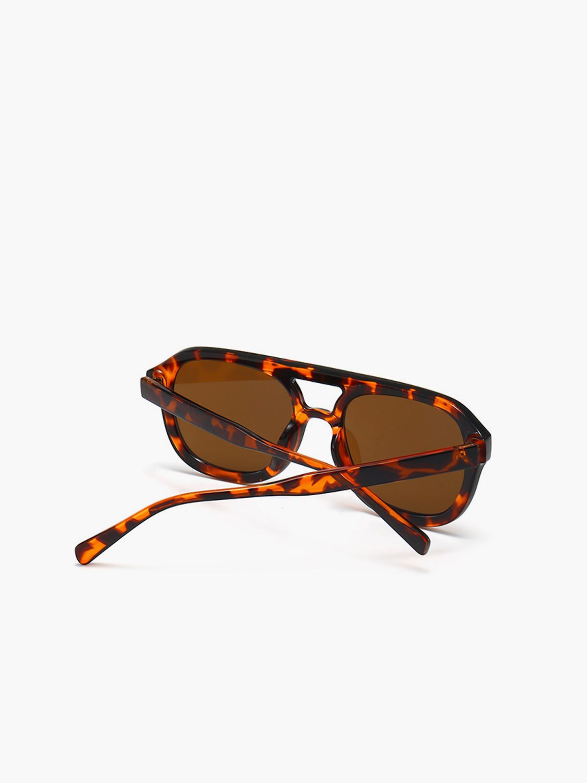 NOVA - Sonnenbrille mit Leopardenmuster.