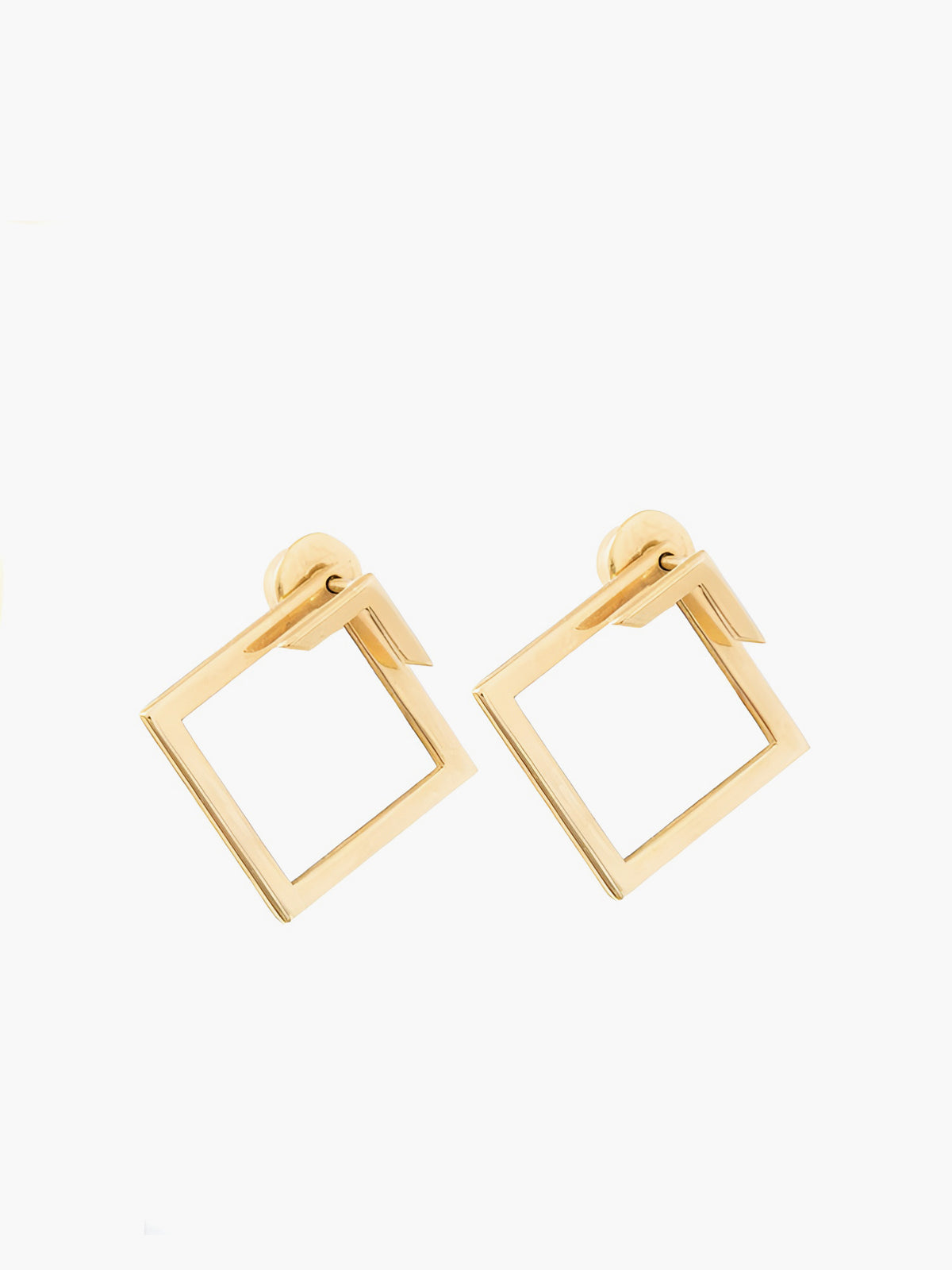 Quadratische geometrische Ohrstecker.