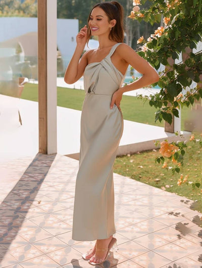 ELEVA – Vestido largo de satén.