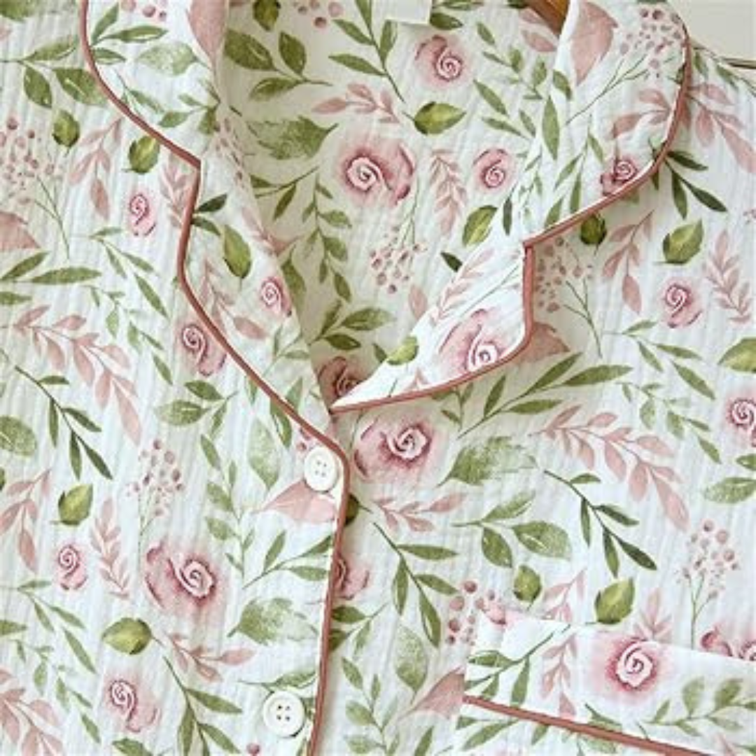 Blusa informal con estampado floral.