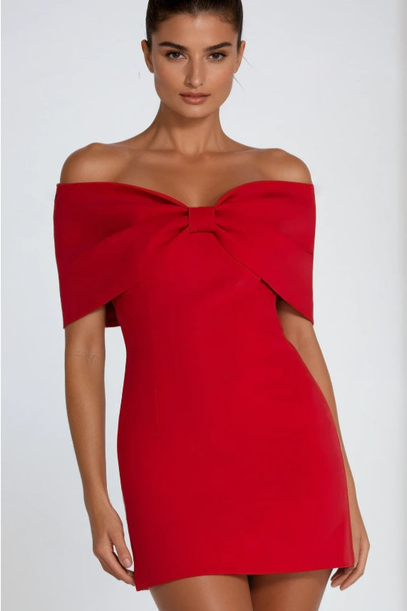 Vestido Amore Bow: Elegancia con hombros descubiertos.