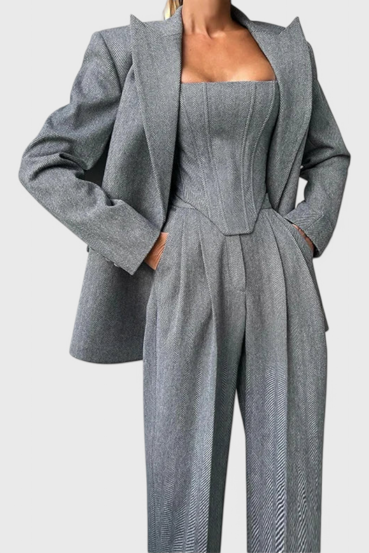 Evena Traje de Pantalón para una Elegancia Confiada.