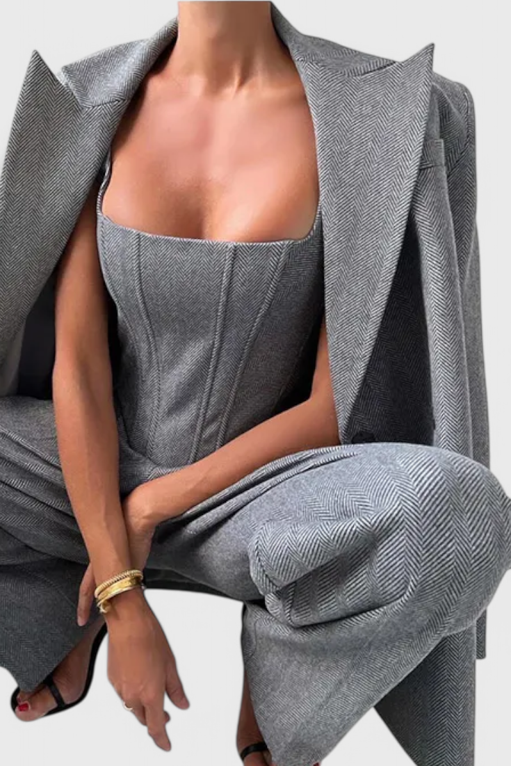 Evena Traje de Pantalón para una Elegancia Confiada.