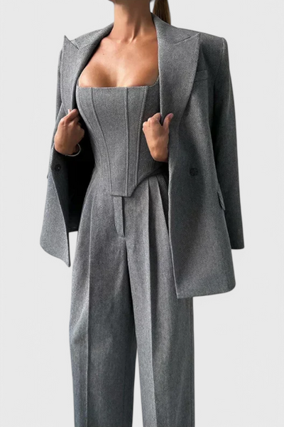 Evena Traje de Pantalón para una Elegancia Confiada.