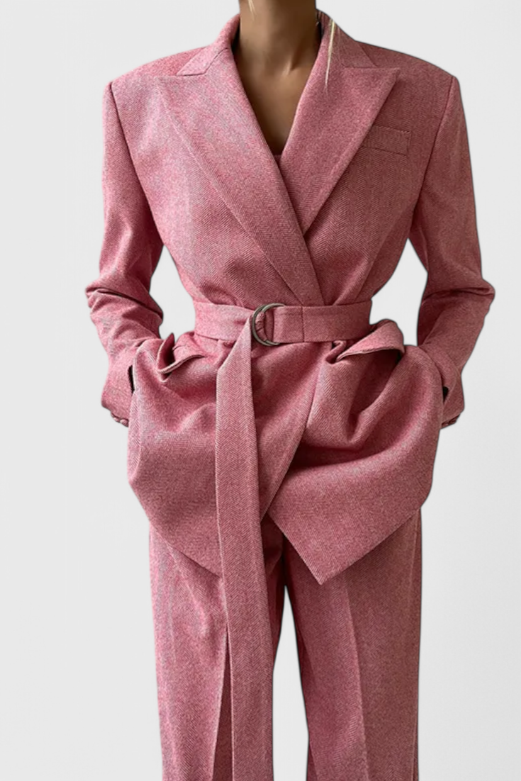 Evena Traje de Pantalón para una Elegancia Confiada.