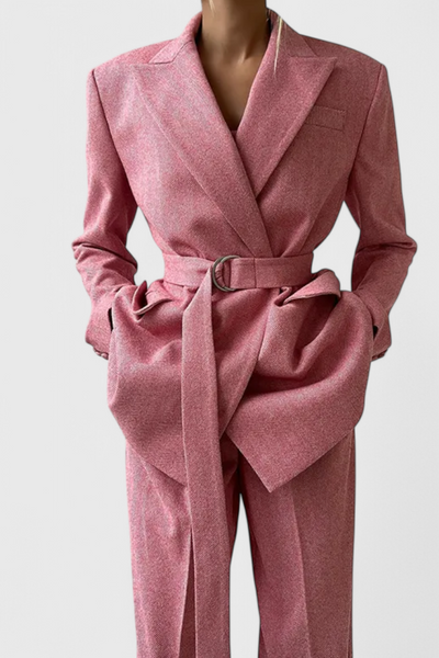 Evena Traje de Pantalón para una Elegancia Confiada.