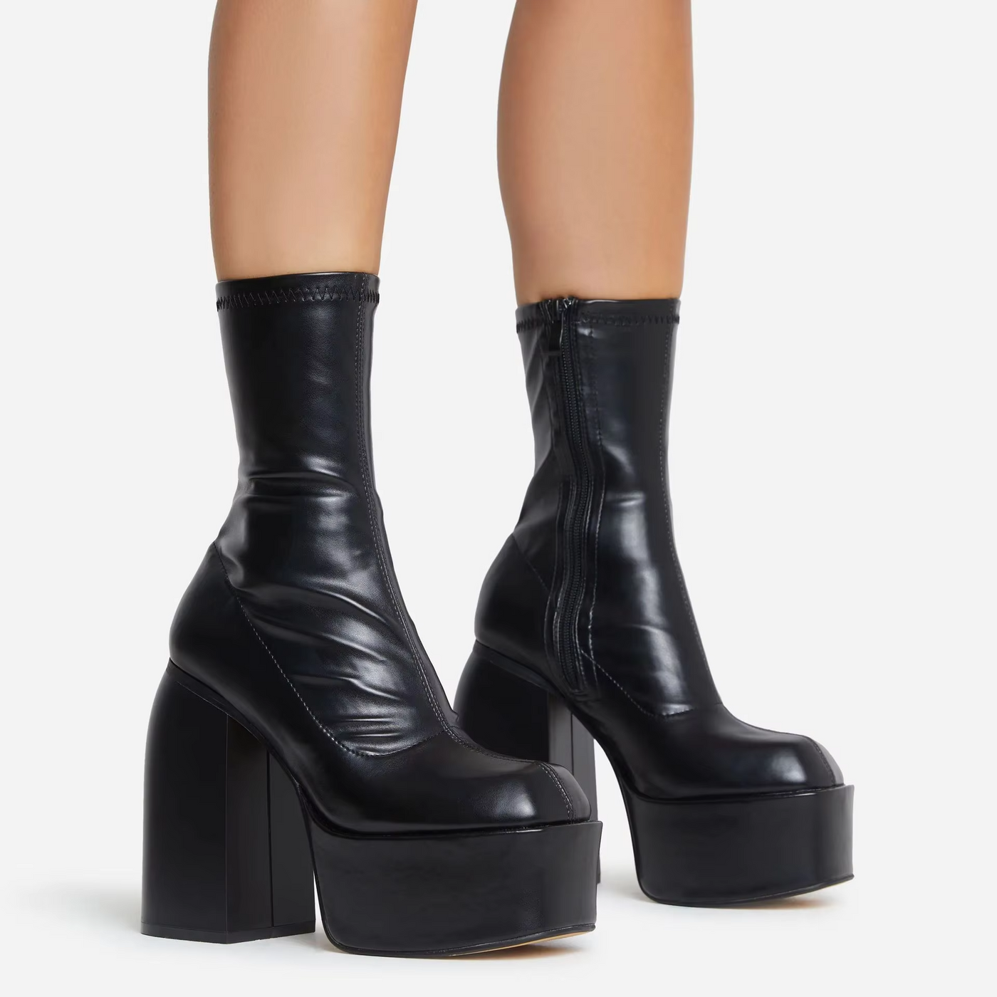 NELA Tacones de aguja.