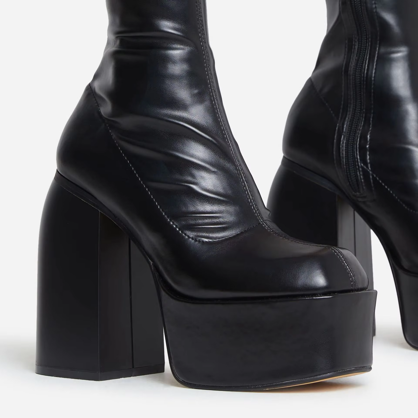 NELA Tacones de aguja.