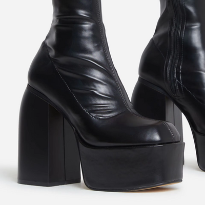 NELA Tacones de aguja.